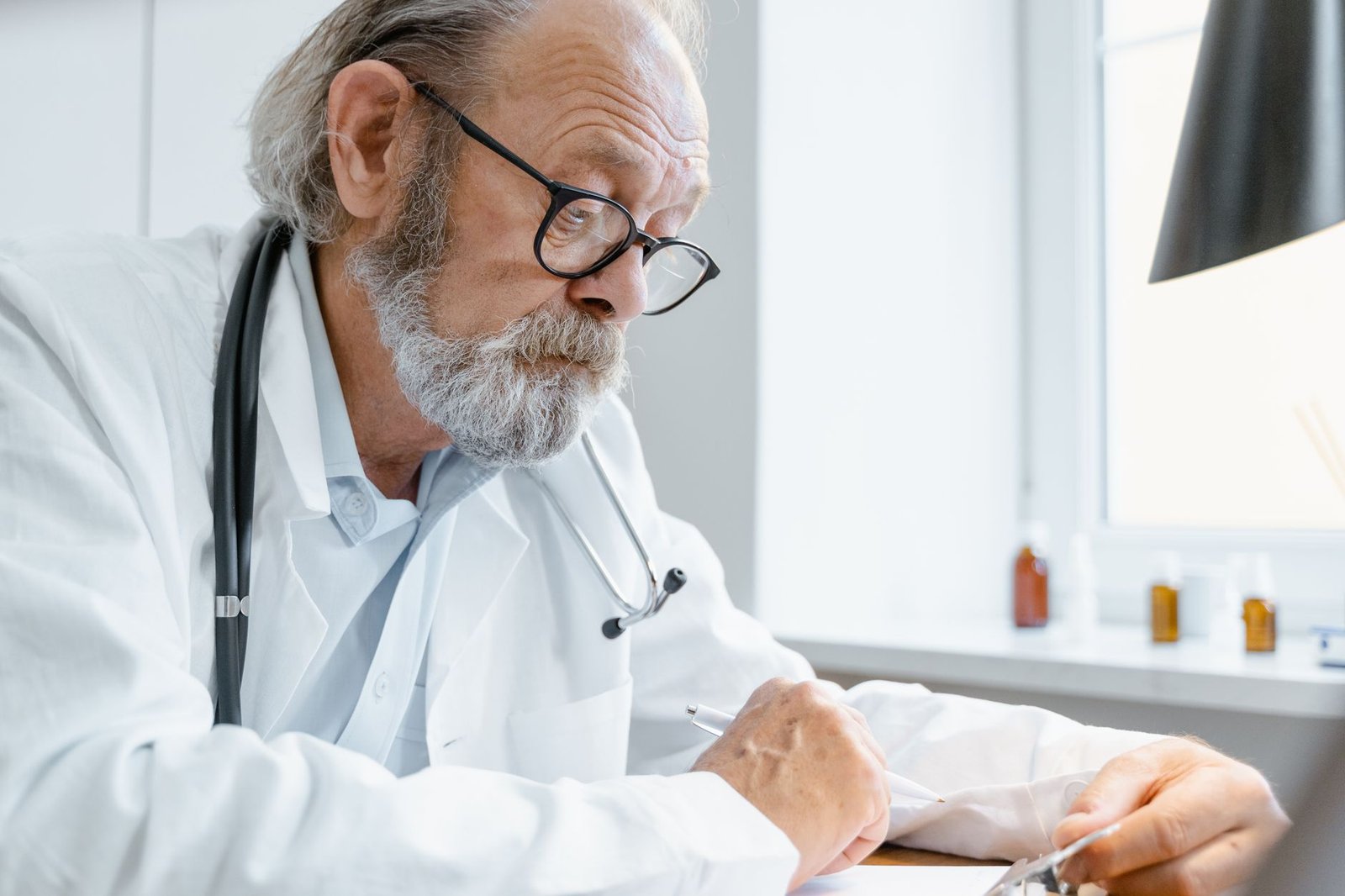 NHS Hasta Kayıtlarının ABD’li Şirkete Satışı Endişe Yarattı
