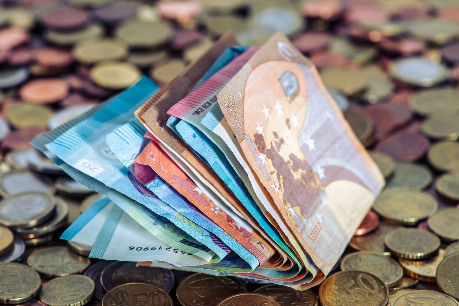 İngiltere’de Ciddi Suçlulara Benefit Kesintisi Geliyor